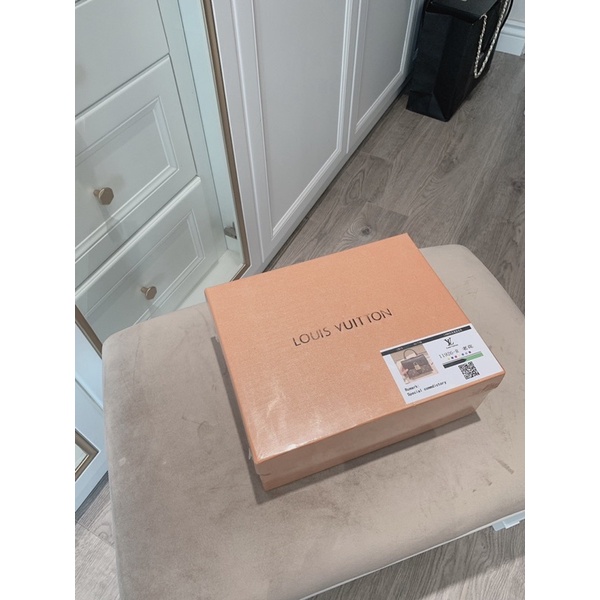 Lv Loc me ngọc trinh size 22 fullbox nguyên seal