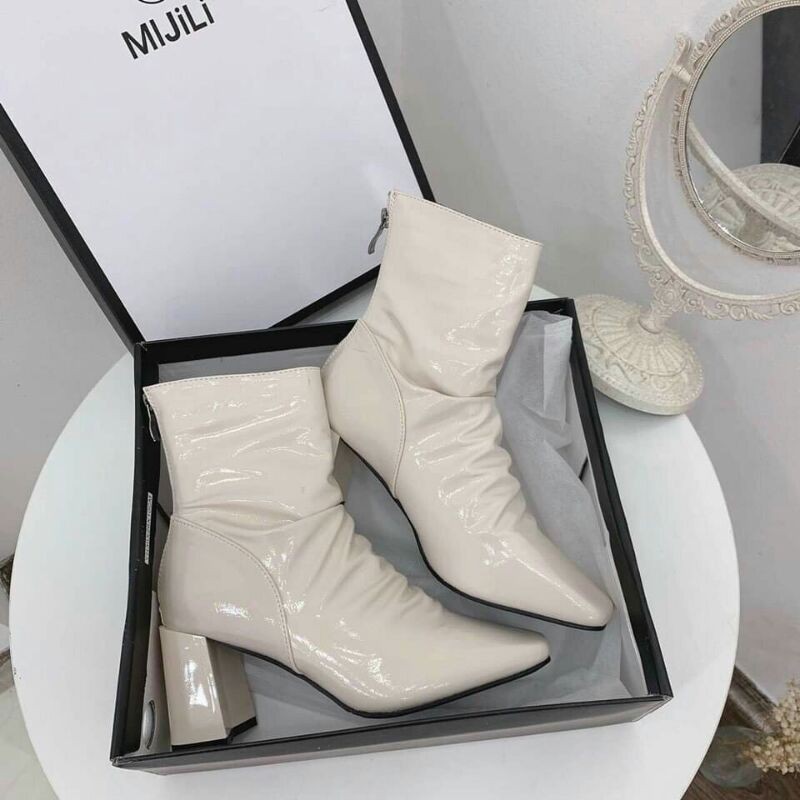 boot gót khối đen kem da bóng