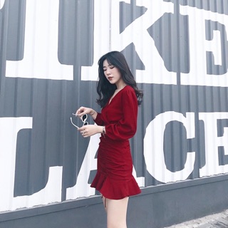 Đầm cổ V đỏ nhún