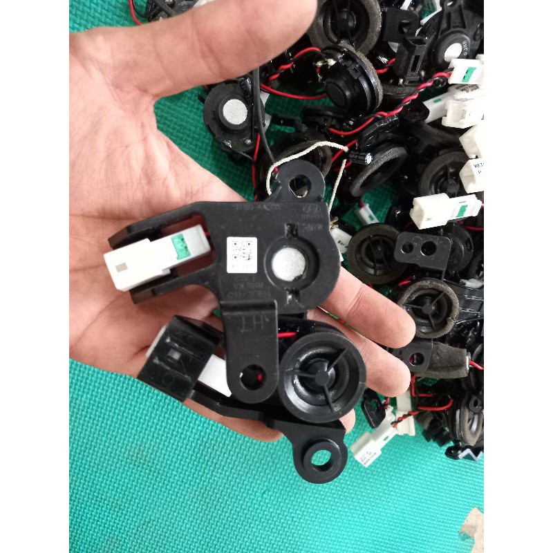 3 Cặp chép từ neo màng lụa tháo xe hơi Kia huyndai ra. Giá 6 cái