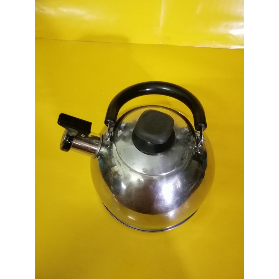 Ấm inox có còi hú nội địa Nhật (2L) (134), dùng được bếp từ