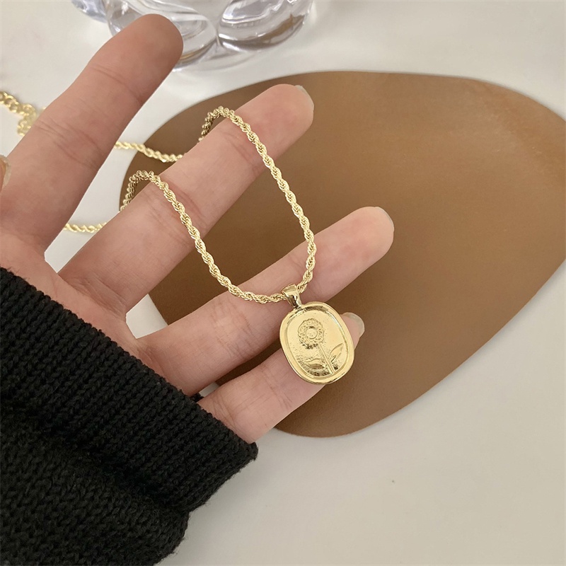 Dây Chuyền Mặt Hình Hoa Hướng Dương Phong Cách Pháp Thời Trang Mới 2022 Cho Nữ F671