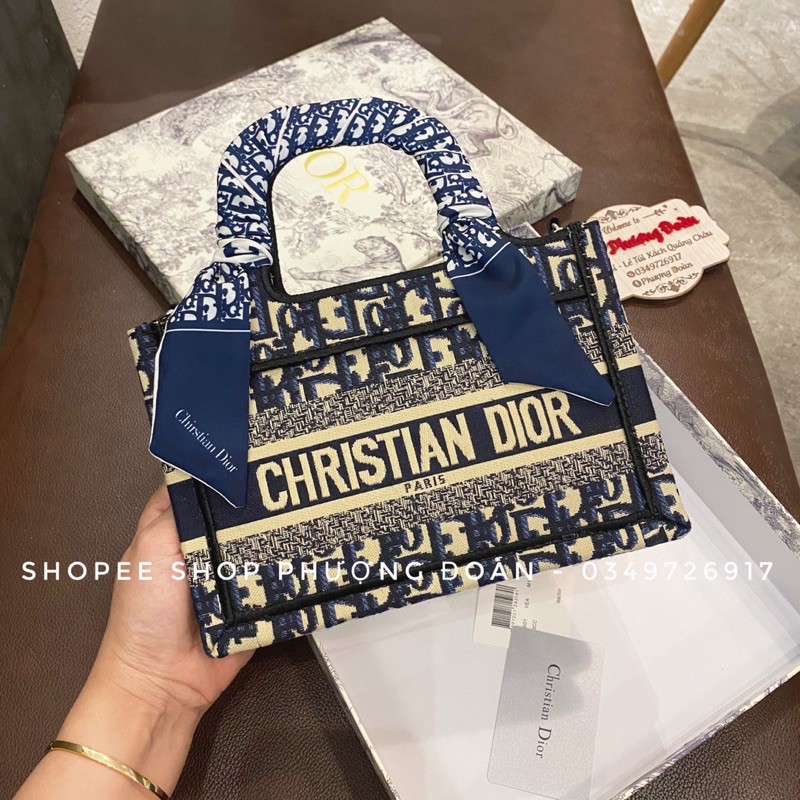 [MẪU MỚI2020] Túi Thổ Cẩm ToTe xỏ tay kèm khăn lụa sang chảnh kèm hộp | BigBuy360 - bigbuy360.vn