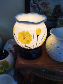 Combo đèn xông tinh dầu size lớn và 5 chai tình dầu + tặng kèm 2 bóng dự phòng Halogen