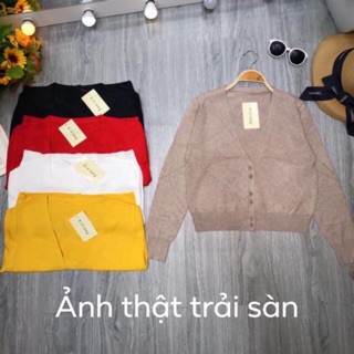 Áo khoác len lửng mẫu mới phối nút nhỏ.