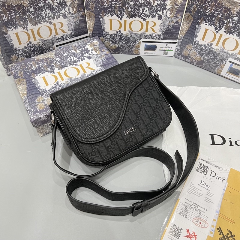 siêu phẩm túi đeo chéo dior mới cập bến dành cho nam và nữ TC45