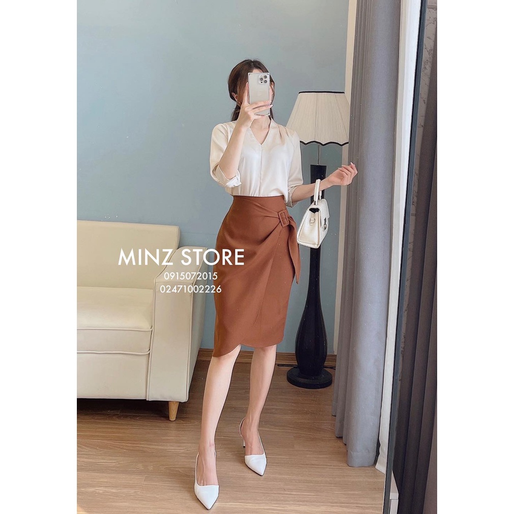 Áo cổ V xếp ly vai