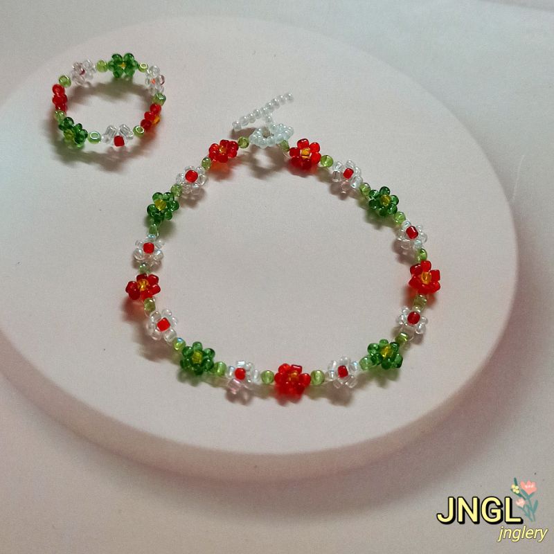 Vòng tay hạt cườm kết hoa nhí màu đỏ | beaded flower bracelet