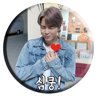 Dynamite《Dynamite》JK JIMIN V Button Brooch Pin