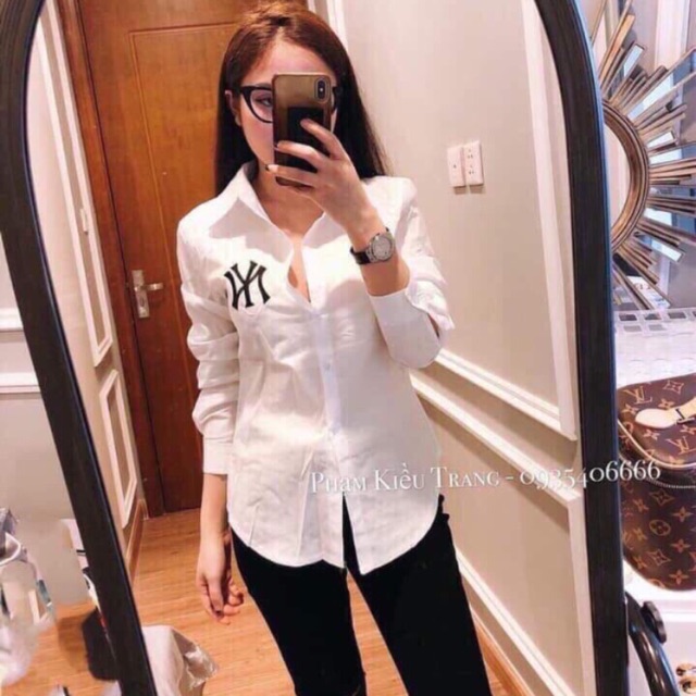 Áo sơ mi trắng