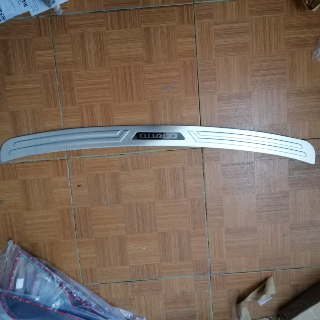 Chống trầy cốp ngoài xe Cerato Inox dùng cho các form xe 2016-2018