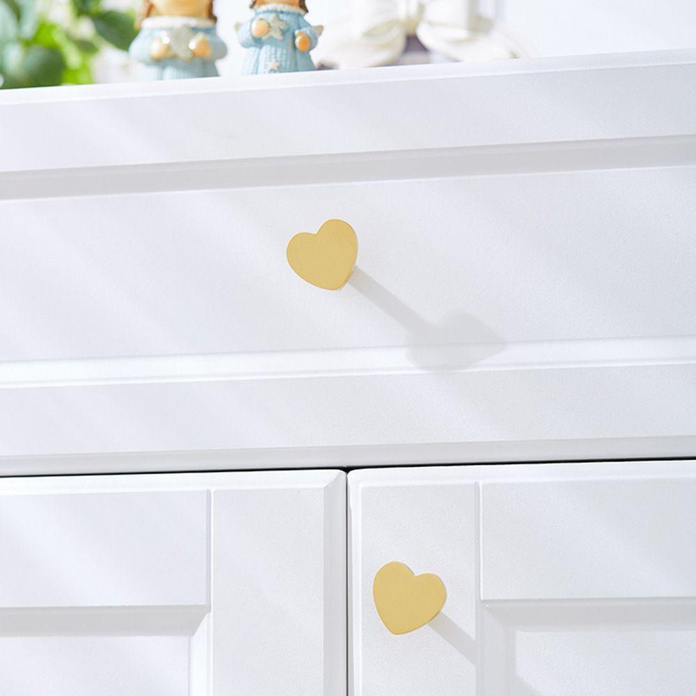 Tay Nắm Cửa Tủ Hình Trái Tim Bằng Đồng Thau