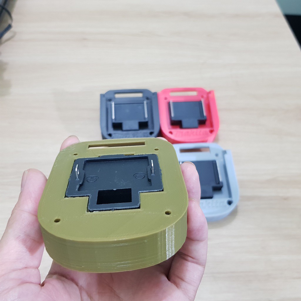 Đế gài dùng nguồn pin Makita kèm chân tiếp điểm cho nhiều máy khác