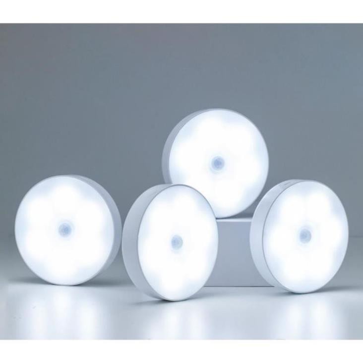 Đèn LED cảm ứng thông minh tích điện dán tường, có sạc điện tiện dụng