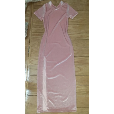 Sườn Xám Nhung Hồng Dáng Dài 40-70Kg