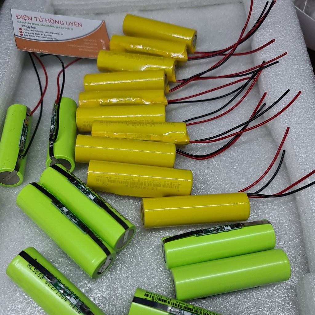 Pin 3,7V - 4.2V 2200mAH - 20A  Có mạch bảo vệ dùng cho loa, xe điều khiển... Pin Lithium 18650 1S 3.7V