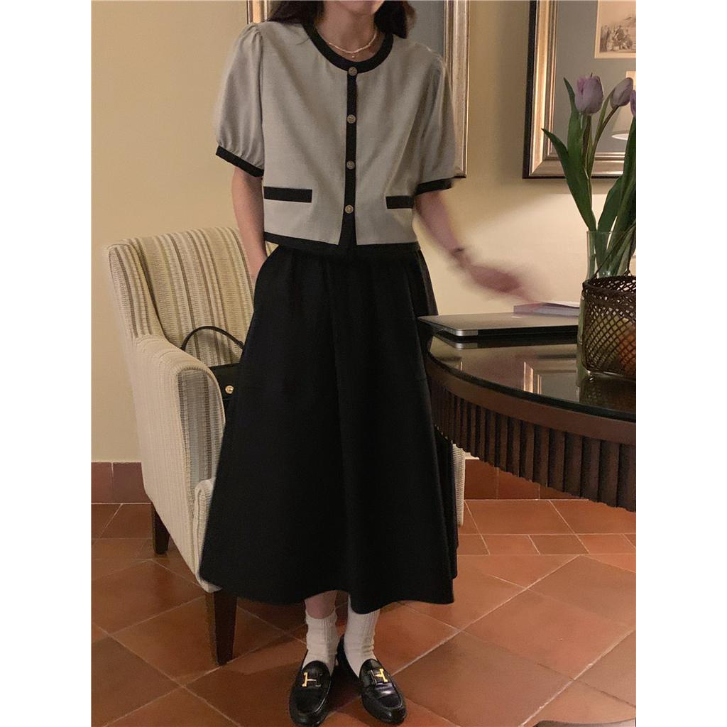 Set Áo Tay Ngắn Cổ Tròn Màu Sắc Tương Phản Phối Chân Váy Chữ A Thời Trang 61280