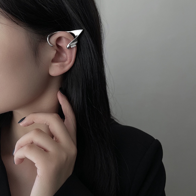 Khuyên kẹp tai họa tiết xương thời trang cho nữ