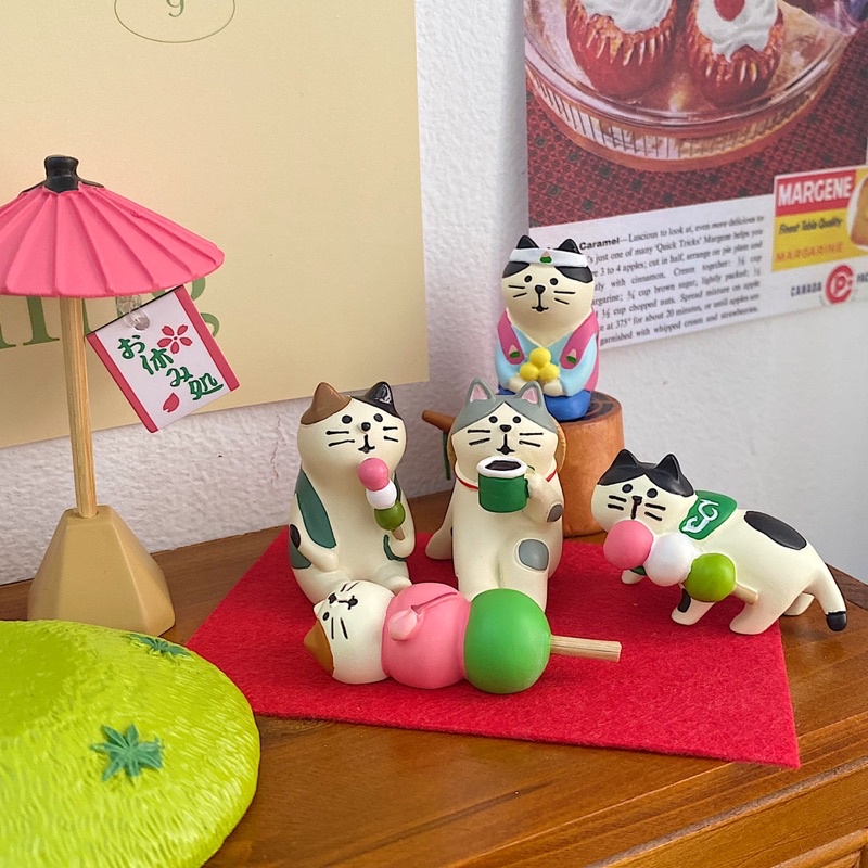 Mô hình mèo chủ đề lễ hội anh đào matcha