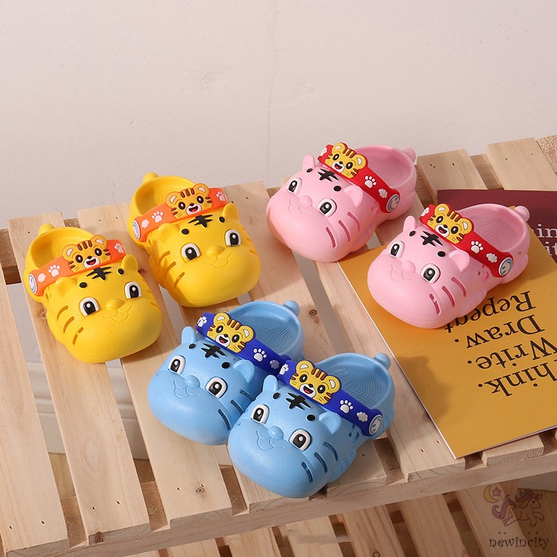 Dép Đi Biển Đế Mềm Chống Trượt Thoải Mái Thời Trang Mùa Hè Hàn Quốc Cho Bé