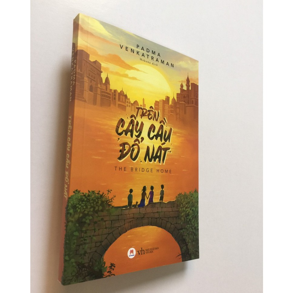 Sách – Trên Cây Cầu Đổ Nát