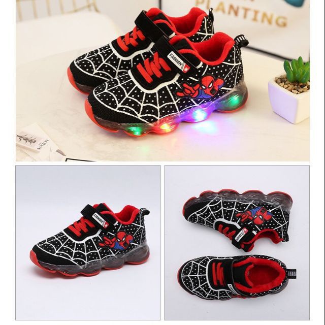HÀNG NHẬP KHẨU -  Giày thể thao cao cấp thêu hình siêu nhân nhện có đèn LED cho bé - Hàng Nhập Khẩu