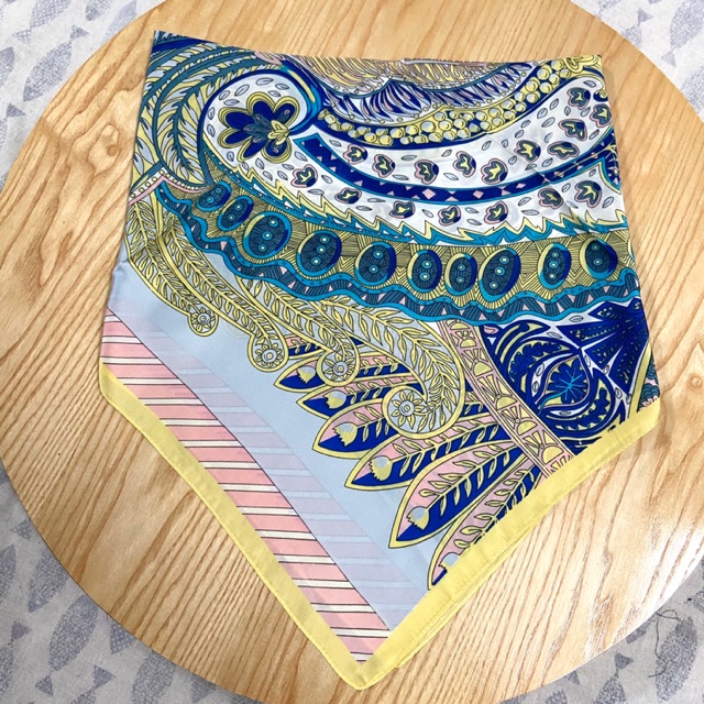 Khăn vuông size 70x70.