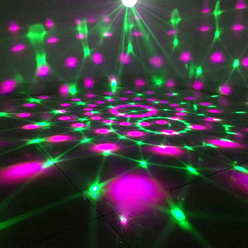 Đèn nháy theo nhạc có điều khiển từ xa là đèn vũ trường bar led 7 màu sân khấu