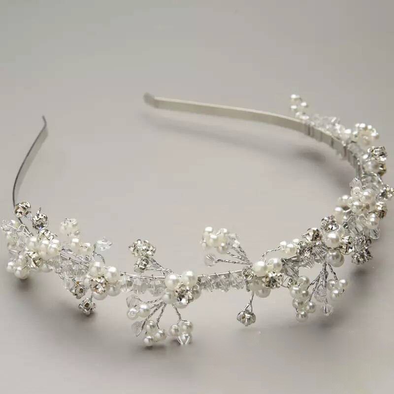 Vương miện cô dâu tạo hình hoa làm bằng tay