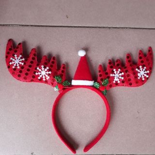 Bờm sừng tuần lộc chơi Noel