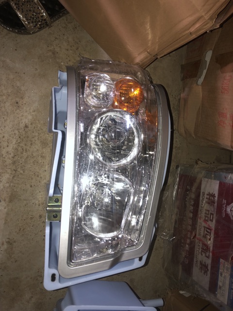 Sản phẩm gia đình làm: đèn pha hổ vồ 371 hàng rin