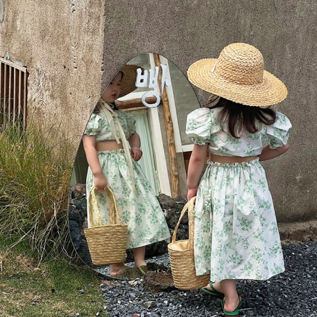 VÁY BÉ GÁI, ĐẦM TRẺ EM ,VÁY CHO BÉ ÁO CROPTOP VÀ CHÂN VÁY XOÈ HOA NHÍ XANH LÁ(v22155)