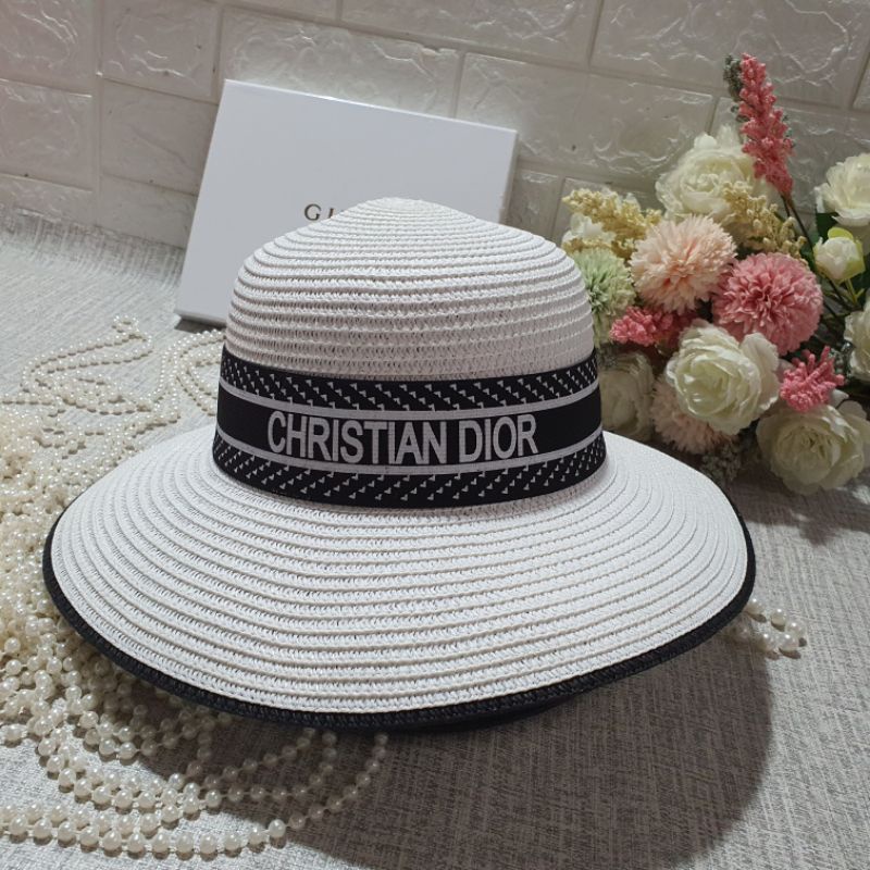 Nón cói đi biển