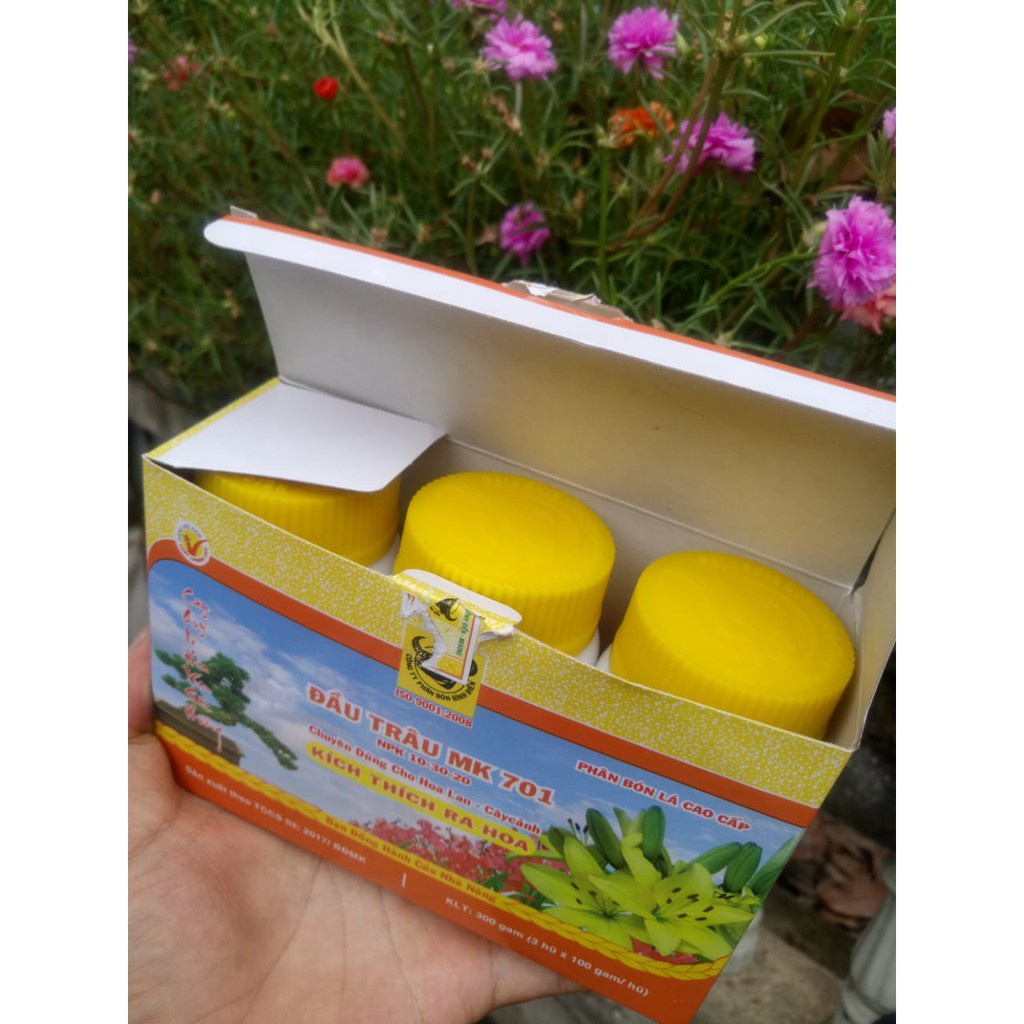 Phân bón lá Đầu Trâu MK 701 NPK 10-30-20, kích thích ra hoa, dạng bột, lọ 100gr, cho cây trồng - Hàng chính hãng