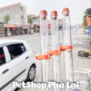 Cóng thủy tinh đựng nước