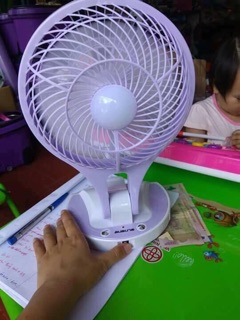 Quạt tích điện mini 