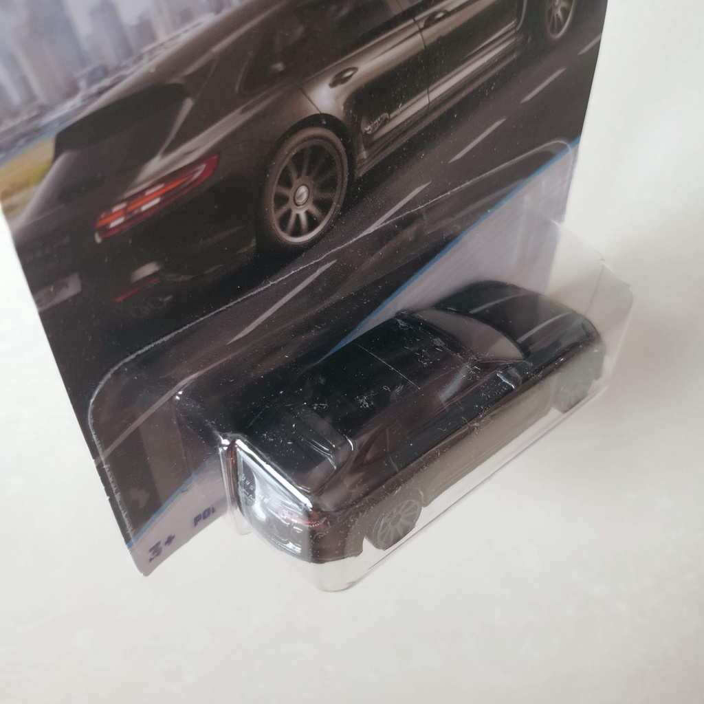 Xe Mô Hình Chính Hãng HotWheels - Porsche Panamera Turbo S E-Hybrid Sport Turismo ( Set of GDG44)
