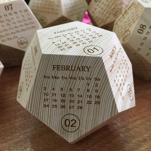 Lịch gỗ phong thuỷ âm dương để bàn 2020 | BigBuy360 - bigbuy360.vn