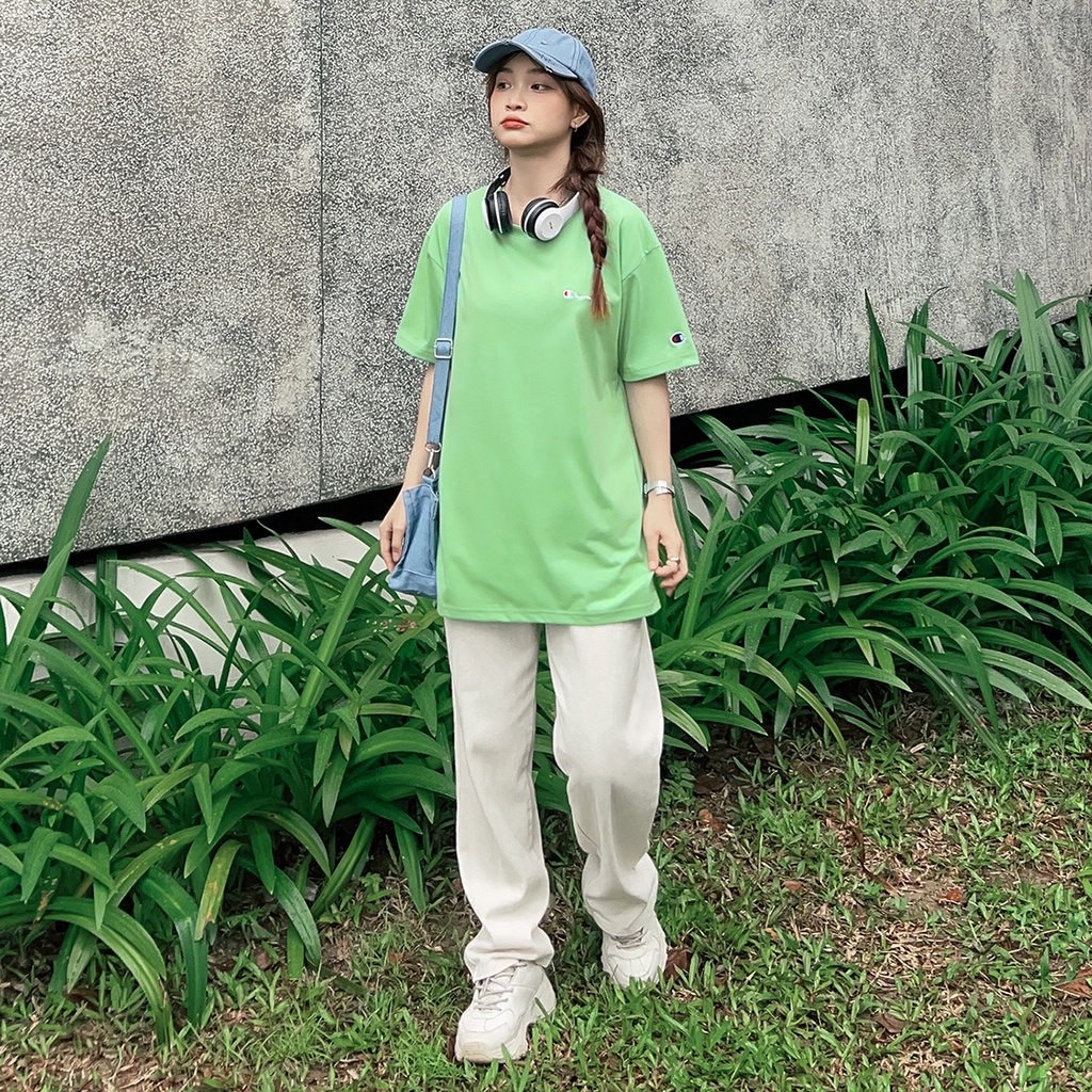 Áo Thun Champion Màu Xanh Lá Cây Nhạt Thêu Chữ Màu Trắng Chất Liệu 100% Cotton Thoáng Mát Form Rộng Thoải Mái