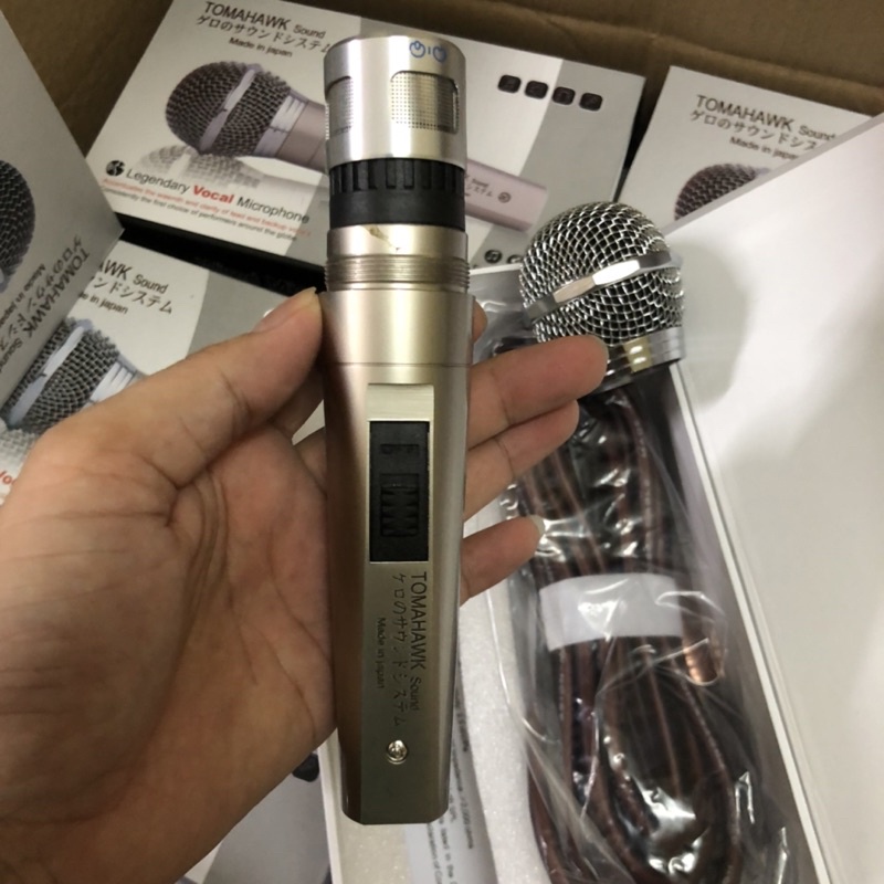 Micro Karaoke Có Dây Tomahawk Made in Japan cao cấp thu âm nhạy, trong tiếng Mic cho dàn karaoke, loa kéo