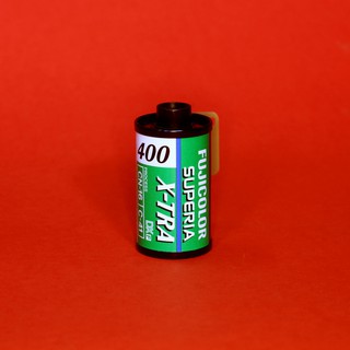 Film chụp ảnh outdate Fujicolor Superia X-tra 400