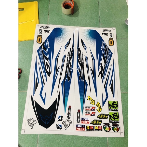 ( Quí khách vui lòng mang ra tiệm cho thợ dán ) xe winner trắng xanh gtr