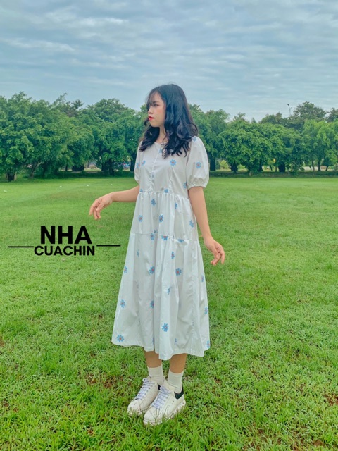 Đầm babydoll dài hoa thêu nổi