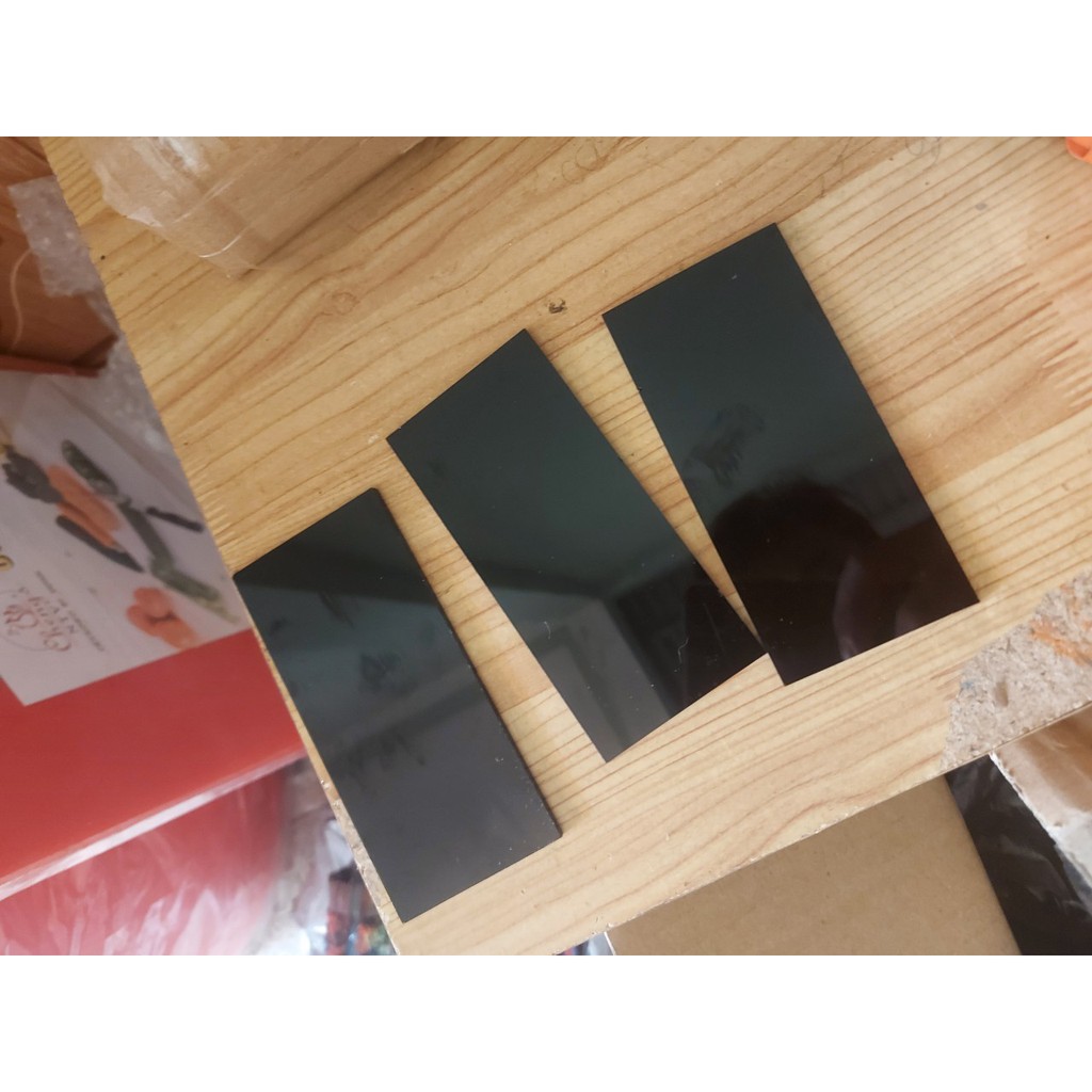 Tấm kính hàn đen