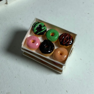 Mô hình bánh donut miniature bằng đất sét