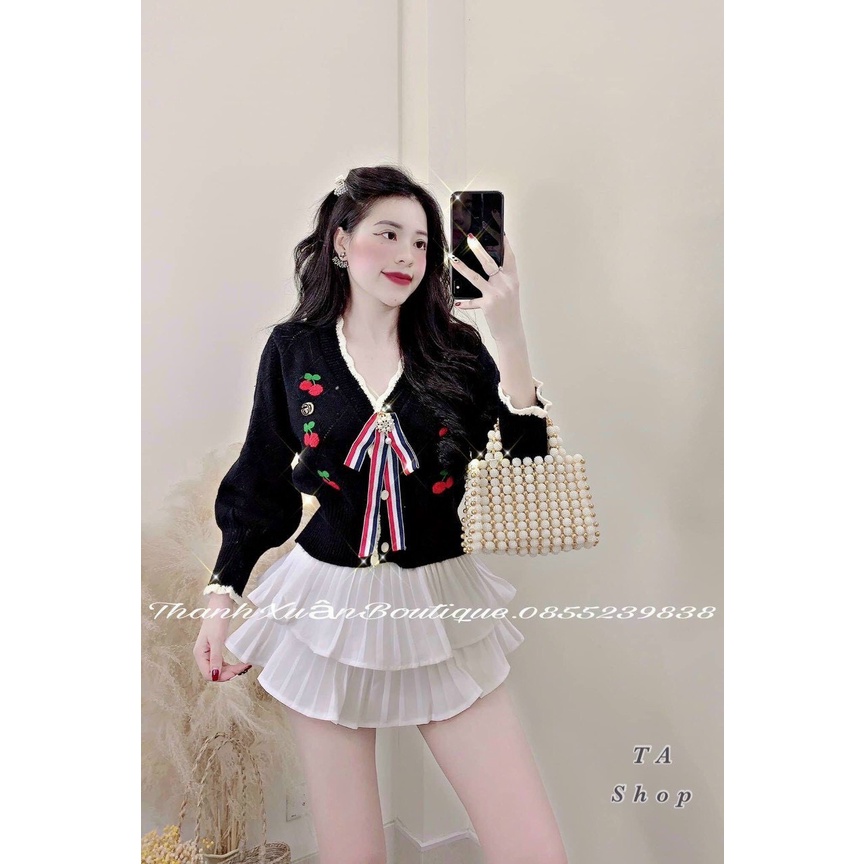 Áo len cổ tim hình dâu tây