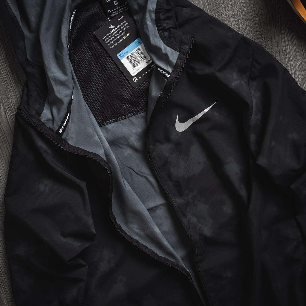 Áo khoác gió thể thao có mũ màu đen