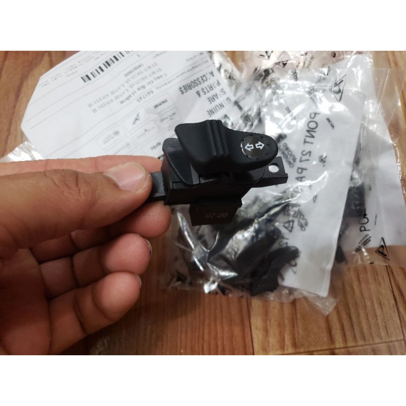 Công tắc xi nhan vespa lx, et8, et4, vespa s