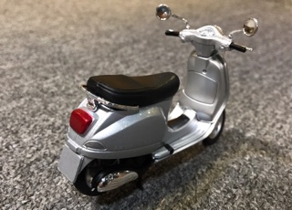 Vespa LX125 tỉ lệ 1:18