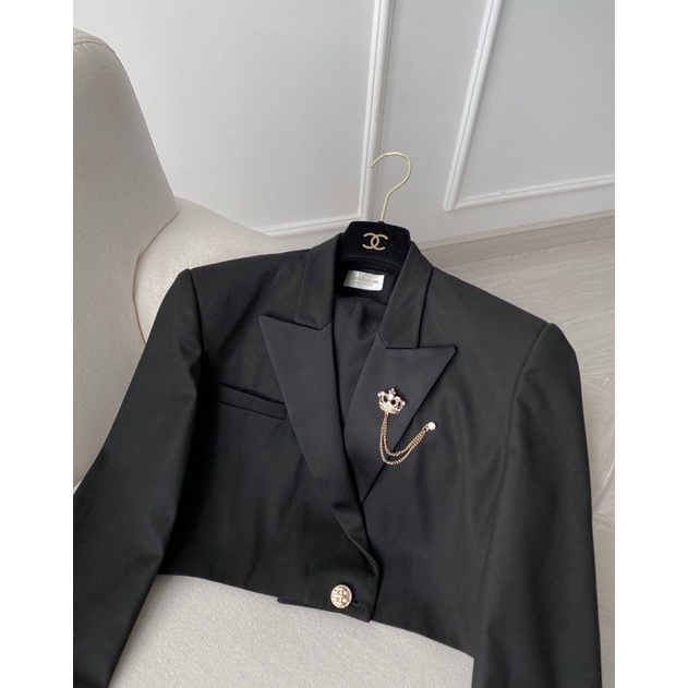 Áo Vest Và Chân Váy Lưới Đen